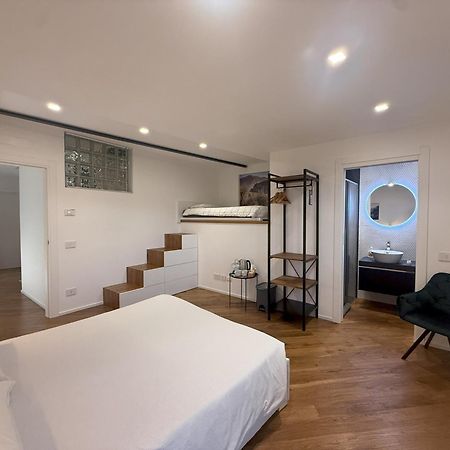 East West Room Arco Bagian luar foto