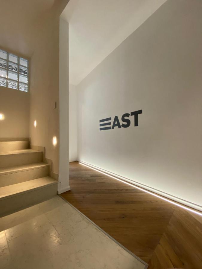 East West Room Arco Bagian luar foto