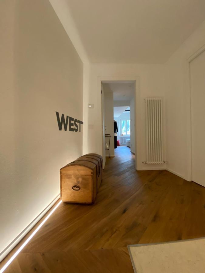 East West Room Arco Bagian luar foto