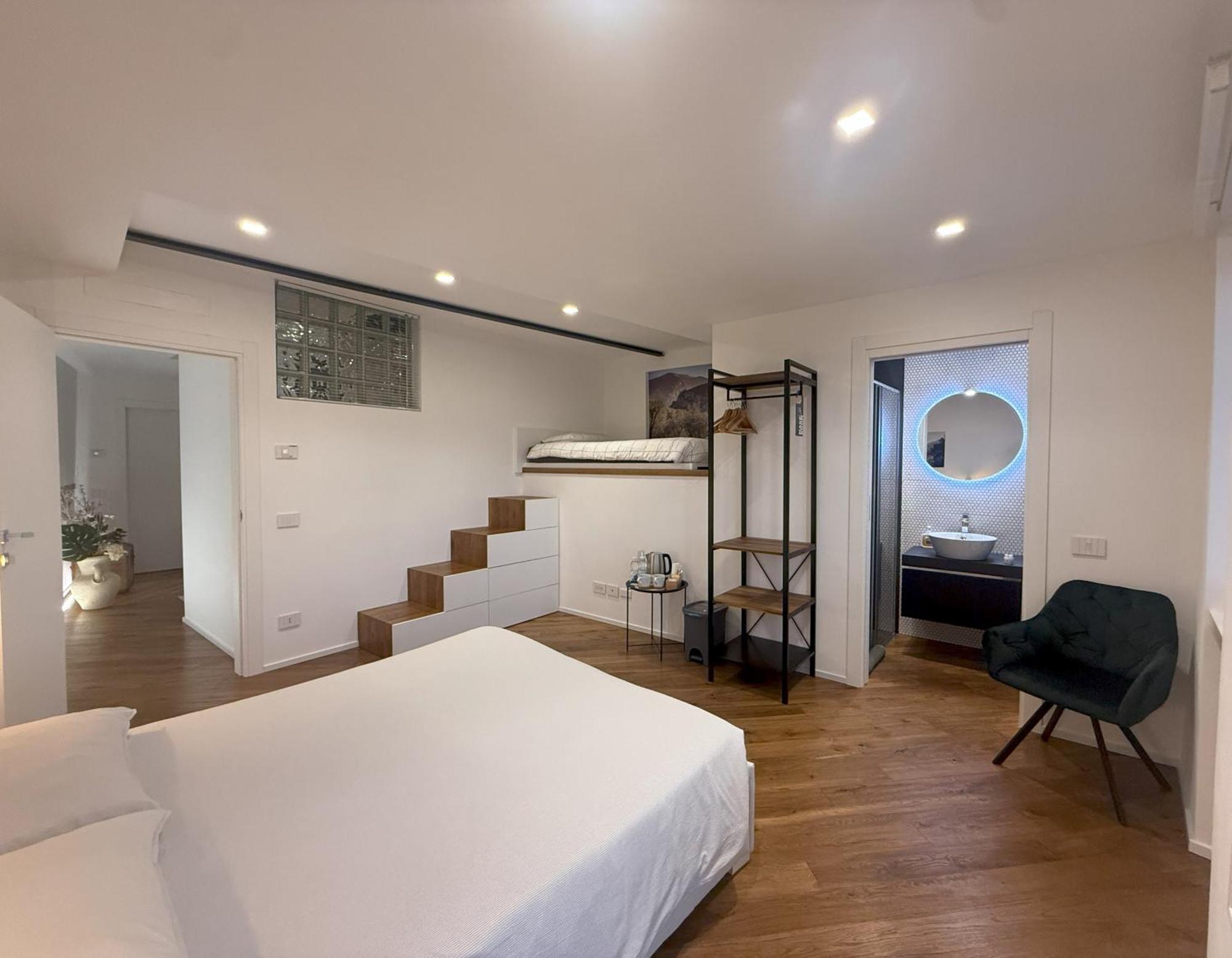East West Room Arco Bagian luar foto