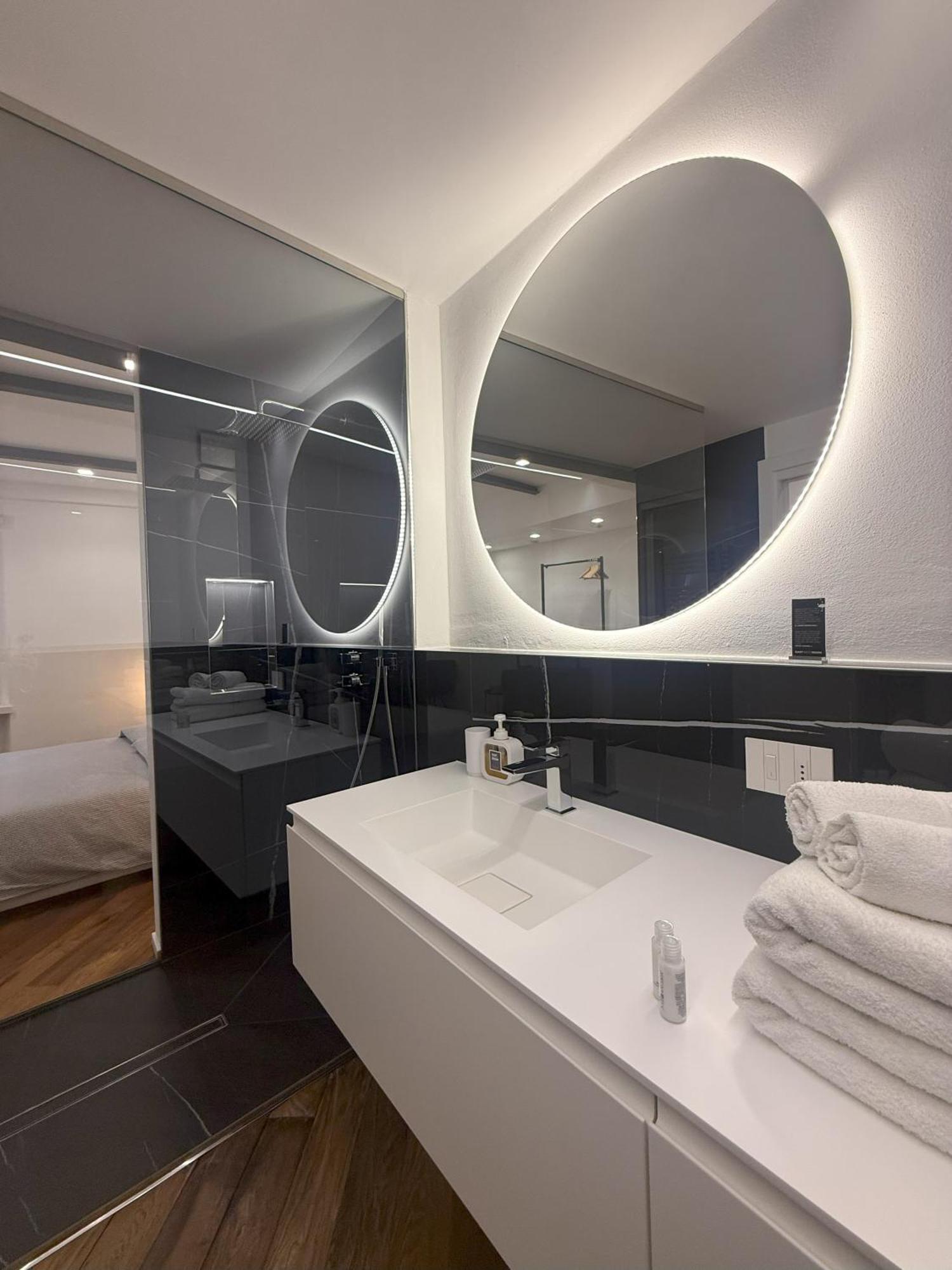 East West Room Arco Bagian luar foto